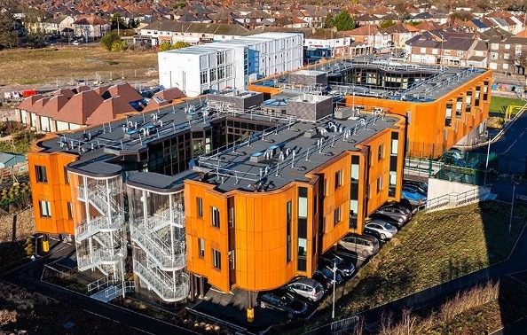 Proteus SR – Fire-Rated Metal Rainscreen Cladding Proteus SR is an A1 or A2-rated metal rainscreen cladding system, offers outstanding performance and design flexibility Proteus SR is a sleek, modern solution for new builds, refurbishments, and recladding projects. Fire Performance Proteus SR has been tested in accordance with EN 13501, achieving a fire classification of A1 or A2-s1, d0, depending on the specified face material and finish. All fire breaks and insulation must be installed by a competent contractor in line with the project’s fire strategy and regulatory requirements.
