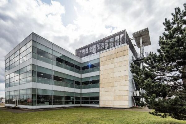10. High performance aluminium façade systems at MBDA Stevenage commercial scheme