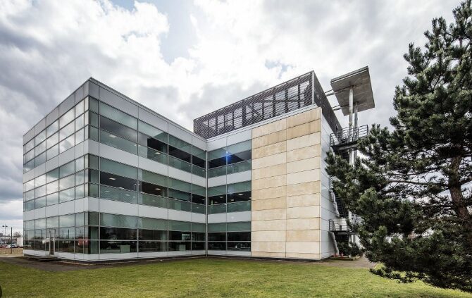 10. High performance aluminium façade systems at MBDA Stevenage commercial scheme
