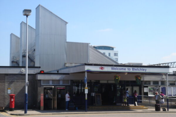Railway station glazing rectification and gasket replacement works